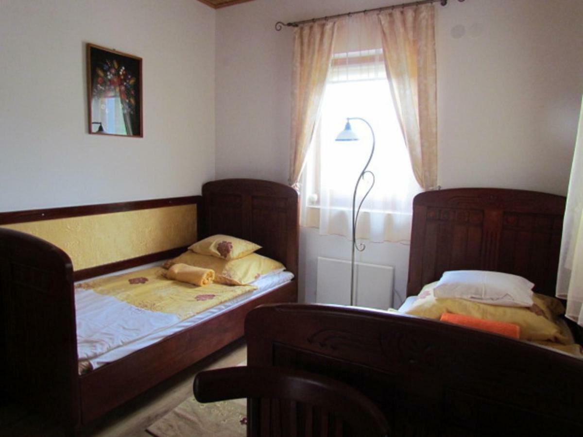 Matyasmadar Vendeghaz Hotel Tard ภายนอก รูปภาพ