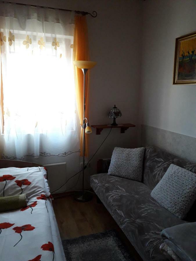 Matyasmadar Vendeghaz Hotel Tard ภายนอก รูปภาพ