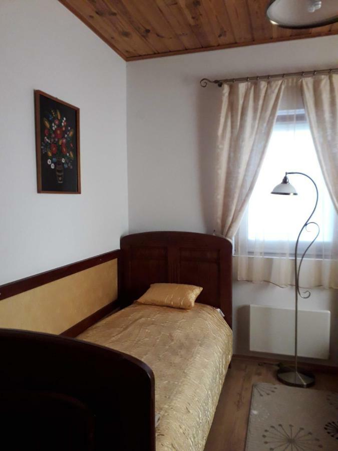 Matyasmadar Vendeghaz Hotel Tard ภายนอก รูปภาพ