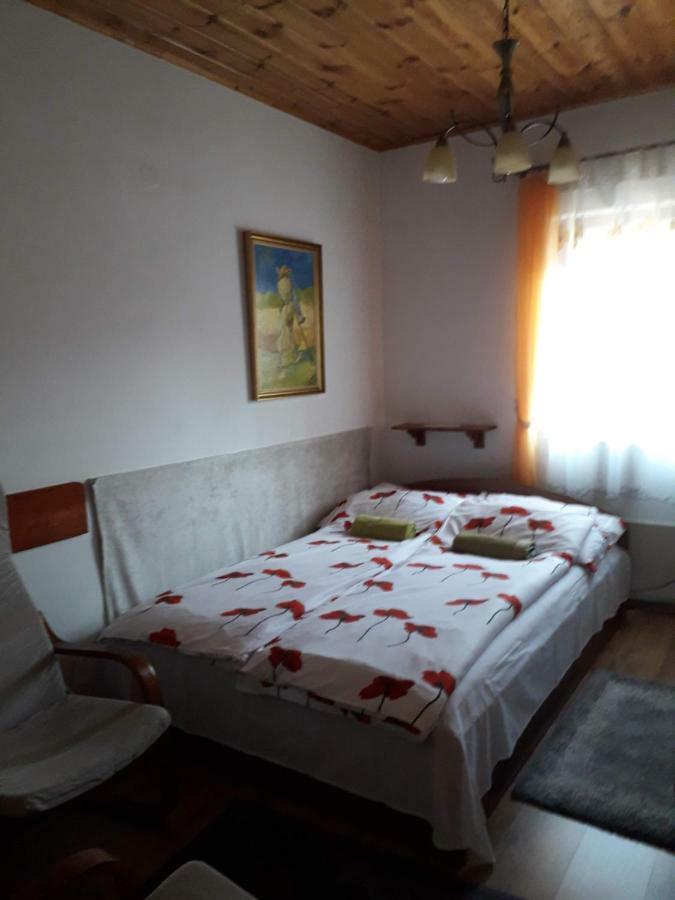 Matyasmadar Vendeghaz Hotel Tard ภายนอก รูปภาพ